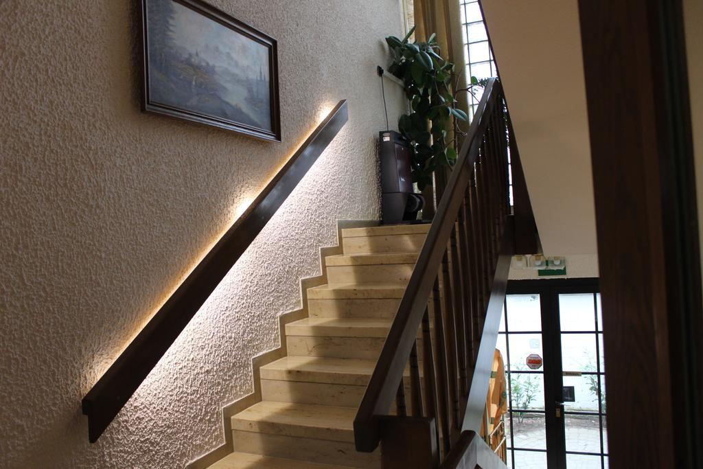 Airport-Hotel Zum Taubengrund Келстербах Екстериор снимка