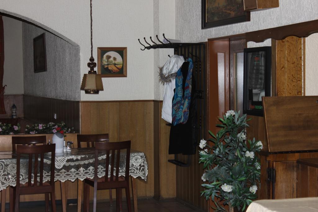 Airport-Hotel Zum Taubengrund Келстербах Екстериор снимка