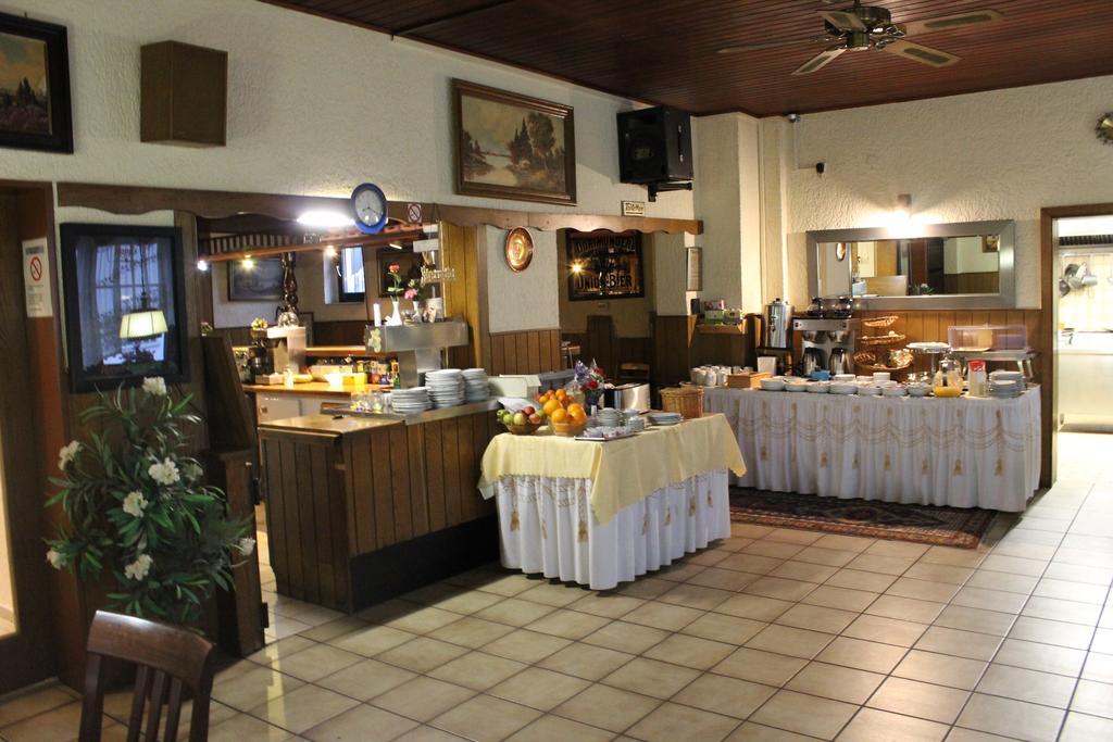 Airport-Hotel Zum Taubengrund Келстербах Екстериор снимка