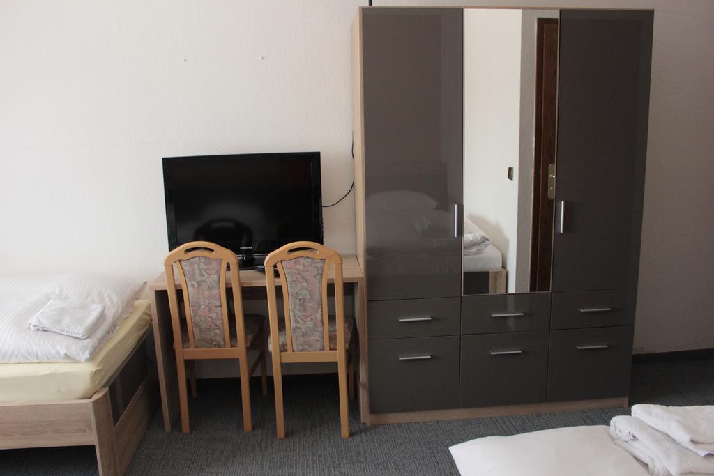 Airport-Hotel Zum Taubengrund Келстербах Стая снимка
