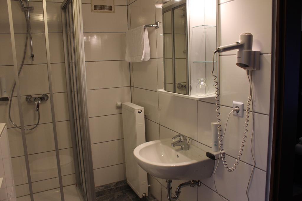 Airport-Hotel Zum Taubengrund Келстербах Стая снимка