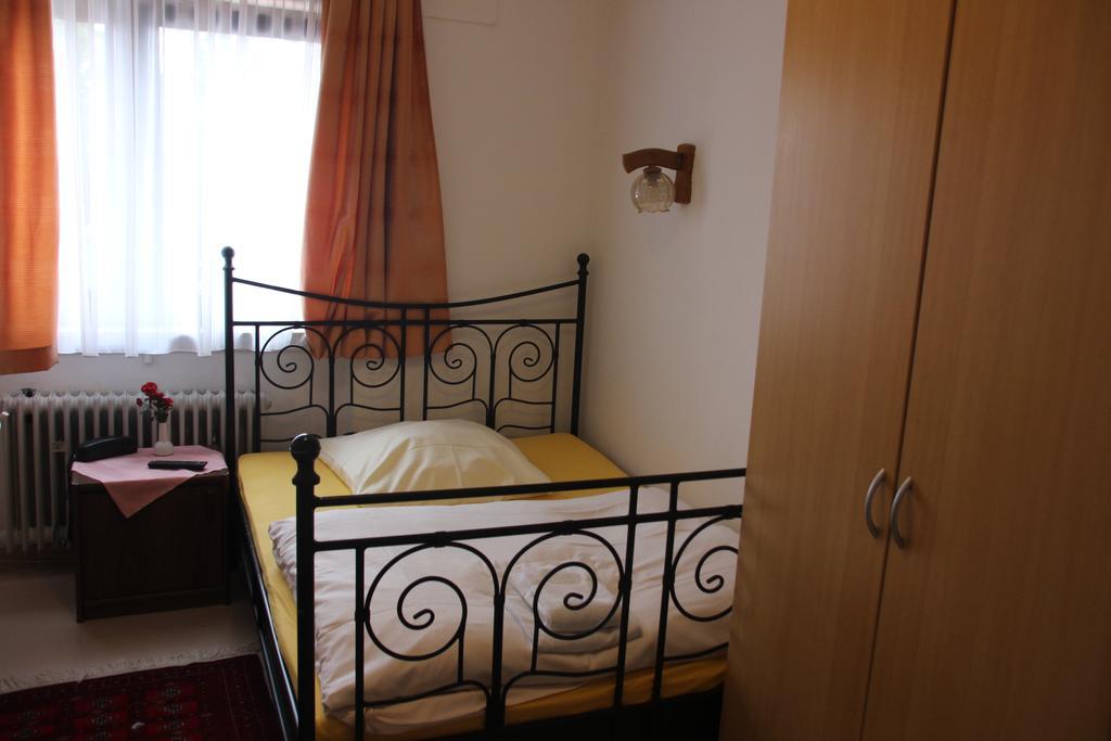 Airport-Hotel Zum Taubengrund Келстербах Екстериор снимка