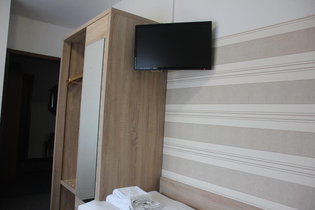 Airport-Hotel Zum Taubengrund Келстербах Екстериор снимка