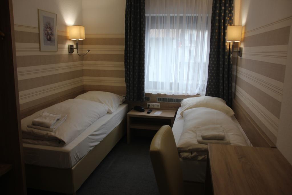 Airport-Hotel Zum Taubengrund Келстербах Екстериор снимка