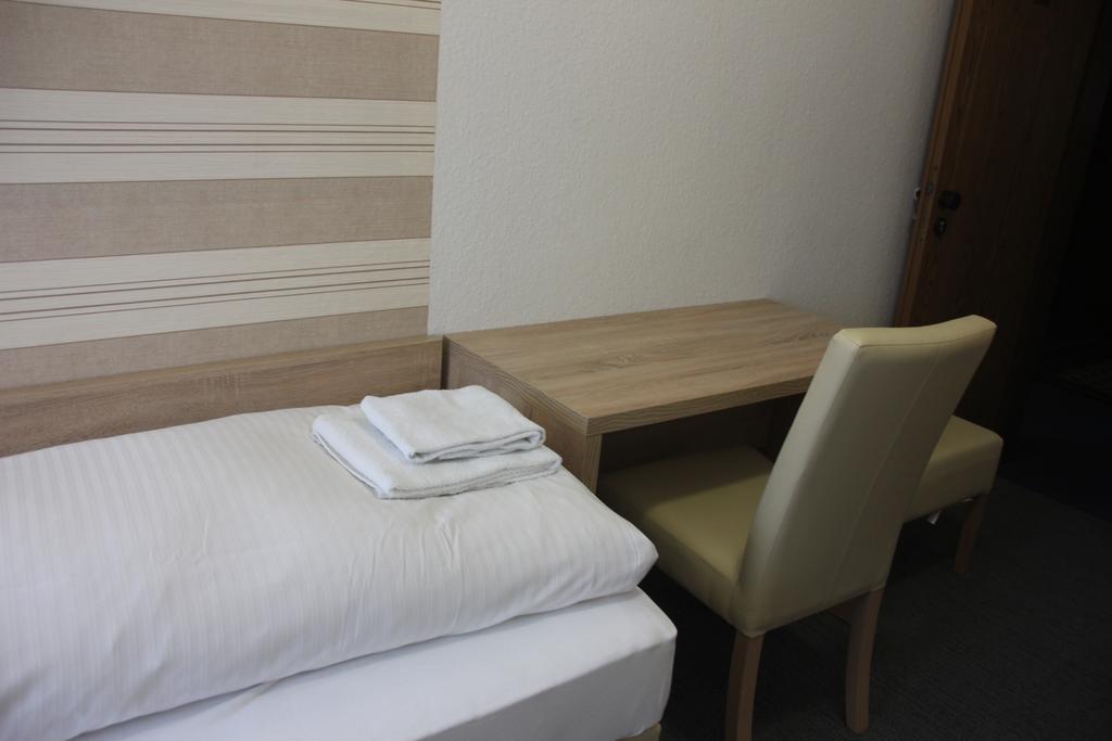 Airport-Hotel Zum Taubengrund Келстербах Екстериор снимка