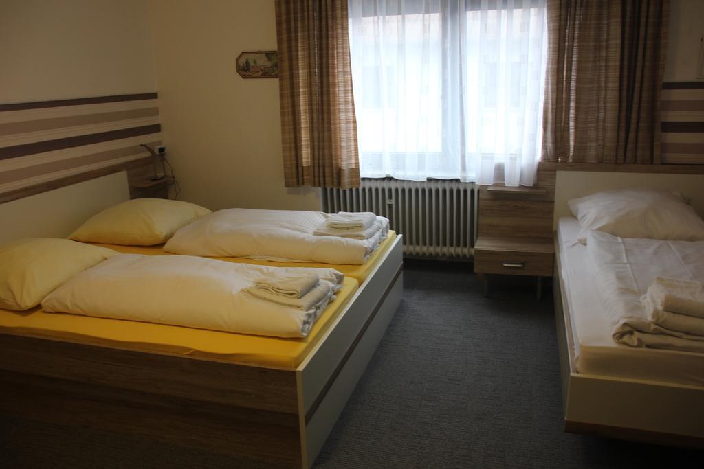 Airport-Hotel Zum Taubengrund Келстербах Екстериор снимка